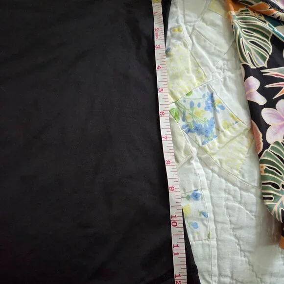 Scubapro and Hurley Women's Rash Guard Shirts + Two Pairs Swim Shorts (no-name) - Picture 2 of 14